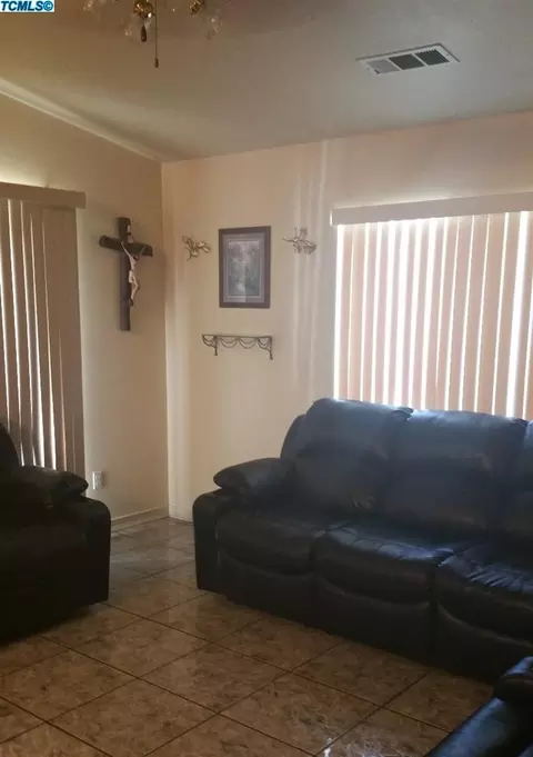 265 E Hickory St, Lindsay, CA 93247 photo 6