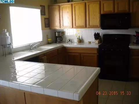 1655 Tulip St, Lemoore, CA 93245 photo 6