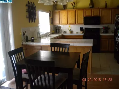 1655 Tulip St, Lemoore, CA 93245 photo 5