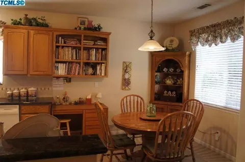 2011 E Dorothea Ct, Visalia, CA 93292 photo 18