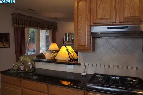 2011 E Dorothea Ct, Visalia, CA 93292 photo 16