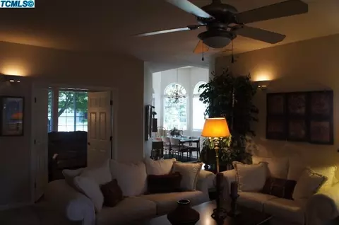 2011 E Dorothea Ct, Visalia, CA 93292 photo 7