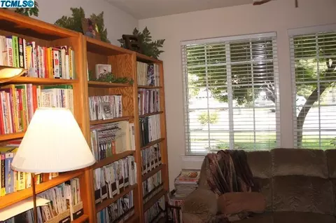 2011 E Dorothea Ct, Visalia, CA 93292 photo 20
