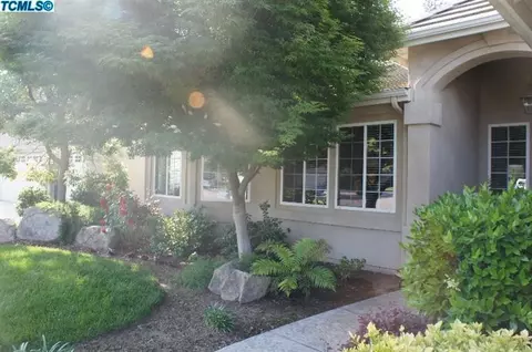2011 E Dorothea Ct, Visalia, CA 93292 photo 4
