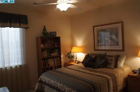 2011 E Dorothea Ct, Visalia, CA 93292 photo 22