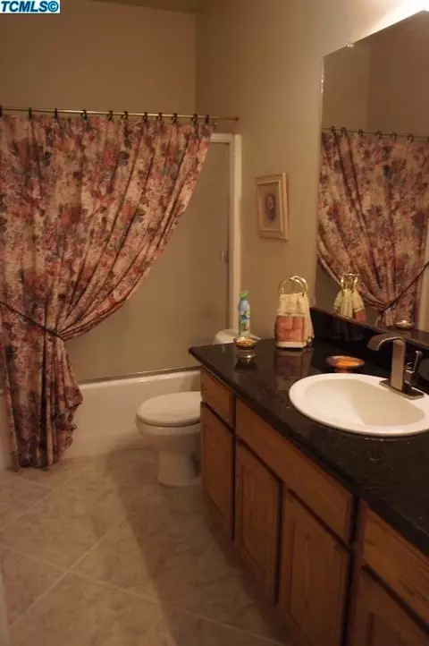 2011 E Dorothea Ct, Visalia, CA 93292 photo 24