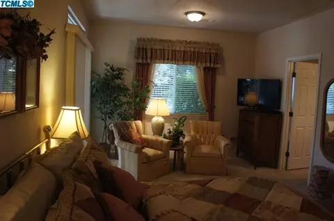 2011 E Dorothea Ct, Visalia, CA 93292 photo 34