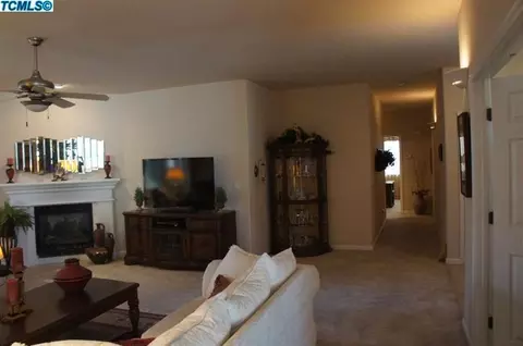 2011 E Dorothea Ct, Visalia, CA 93292 photo 8