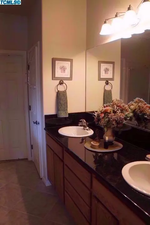 2011 E Dorothea Ct, Visalia, CA 93292 photo 32