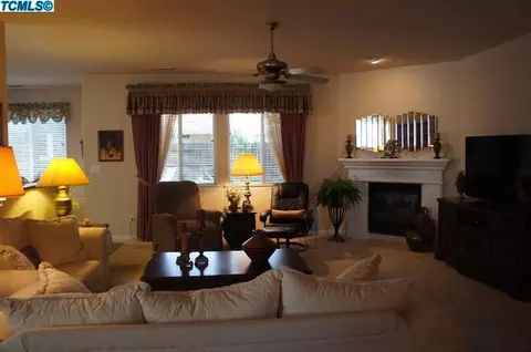 2011 E Dorothea Ct, Visalia, CA 93292 photo 10