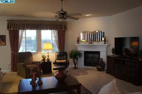 2011 E Dorothea Ct, Visalia, CA 93292 photo 9