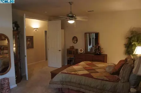 2011 E Dorothea Ct, Visalia, CA 93292 photo 31