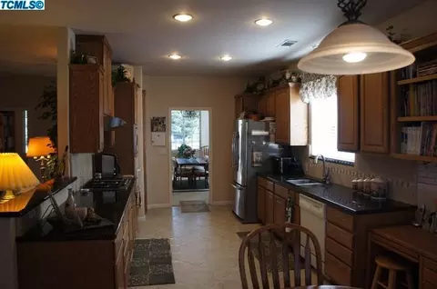 2011 E Dorothea Ct, Visalia, CA 93292 photo 14