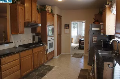 2011 E Dorothea Ct, Visalia, CA 93292 photo 13