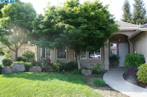 2011 E Dorothea Ct, Visalia, CA 93292 photo 2