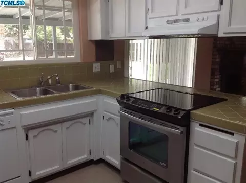 3631 W Iris Ave, Visalia, CA 93277 photo 2