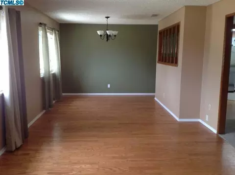 3631 W Iris Ave, Visalia, CA 93277 photo 5