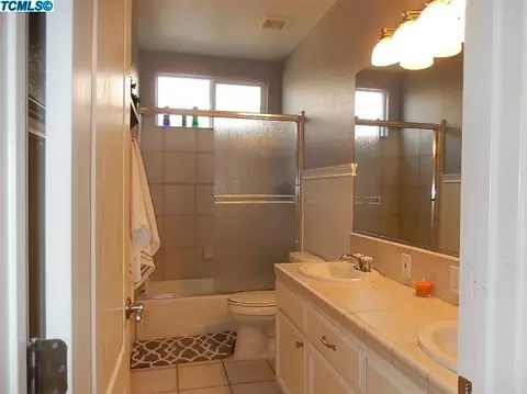 225 Mitchell Ave, Tulare, CA 93274 photo 13