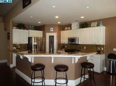 225 Mitchell Ave, Tulare, CA 93274 photo 7