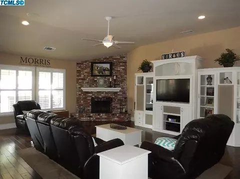 225 Mitchell Ave, Tulare, CA 93274 photo 5