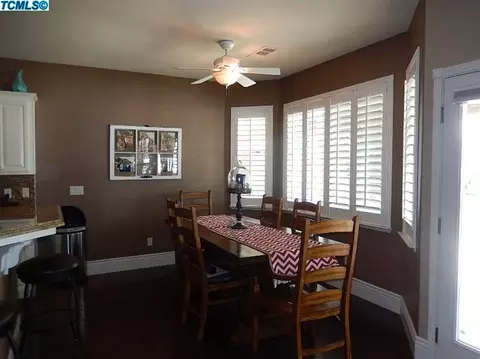 225 Mitchell Ave, Tulare, CA 93274 photo 8