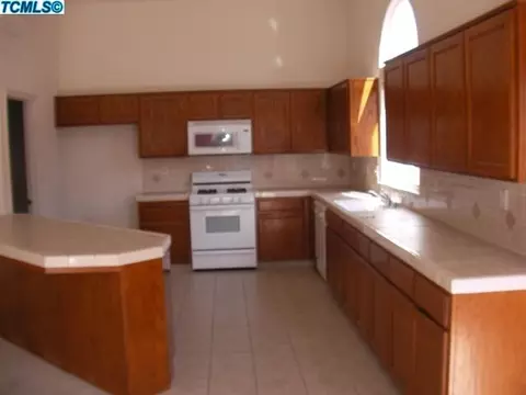1317 Patsy St, Porterville, CA 93257 photo 5