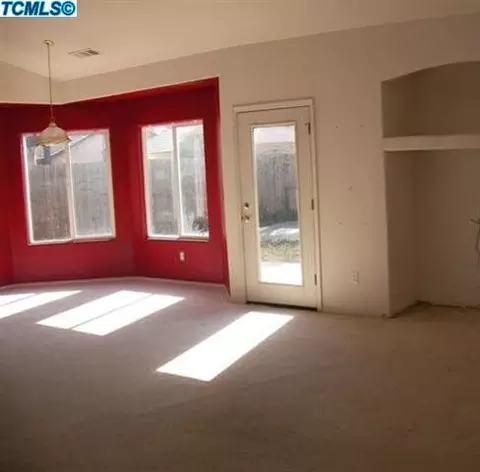 1317 Patsy St, Porterville, CA 93257 photo 2