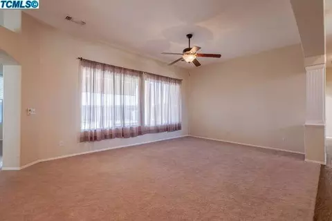 629 Avalon Dr, Lemoore, CA 93245 photo 5