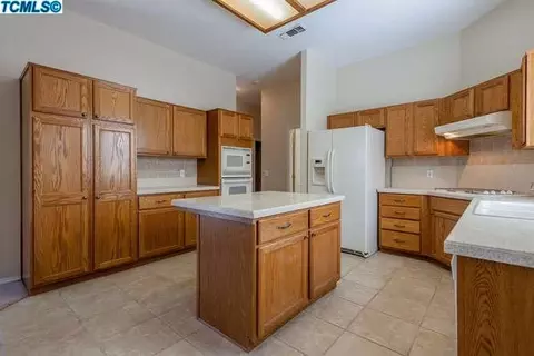 629 Avalon Dr, Lemoore, CA 93245 photo 10