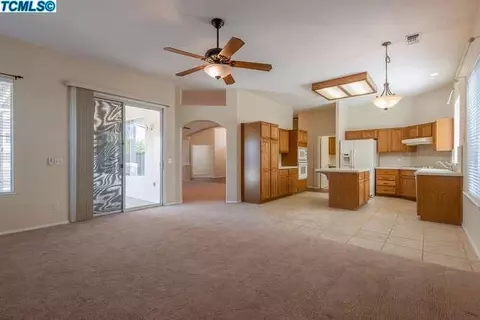 629 Avalon Dr, Lemoore, CA 93245 photo 6