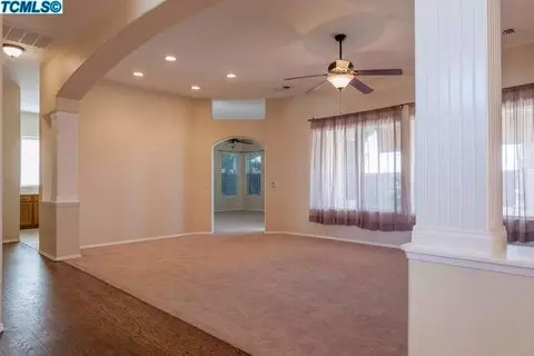 629 Avalon Dr, Lemoore, CA 93245 photo 4