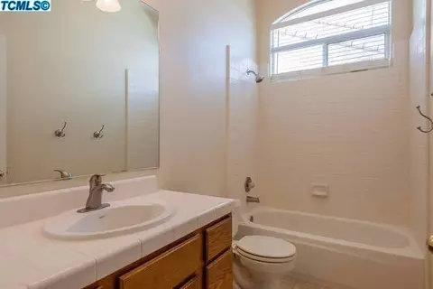 629 Avalon Dr, Lemoore, CA 93245 photo 24