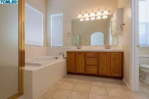 629 Avalon Dr, Lemoore, CA 93245 photo 21