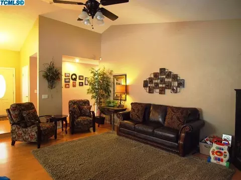 817 Woods Pl, Exeter, CA 93221 photo 5