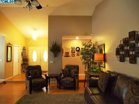 817 Woods Pl, Exeter, CA 93221 photo 4