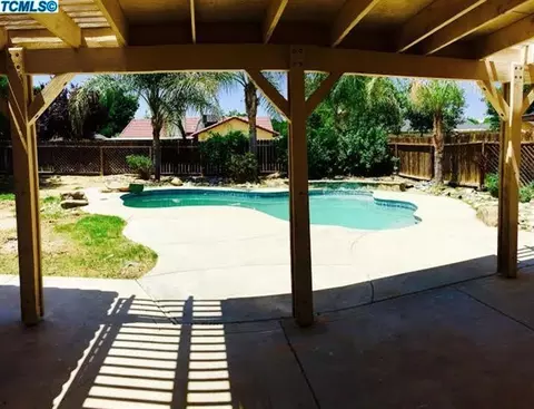 405 Riviera Dr, Lemoore, CA 93245 photo 2