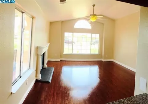 405 Riviera Dr, Lemoore, CA 93245 photo 3