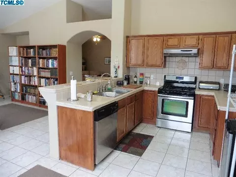 3904 E Laurel Ct, Visalia, CA 93292 photo 2