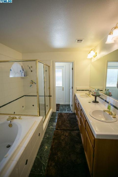 3045 S Johnson, Visalia, CA 93277 photo 22