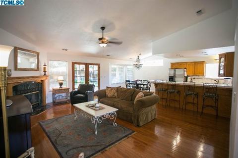 3045 S Johnson, Visalia, CA 93277 photo 5
