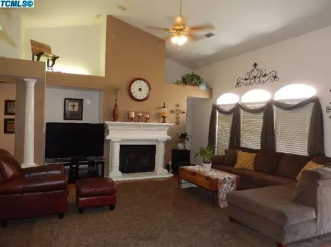 3739 E Paradise Ave, Visalia, CA 93292 photo 2