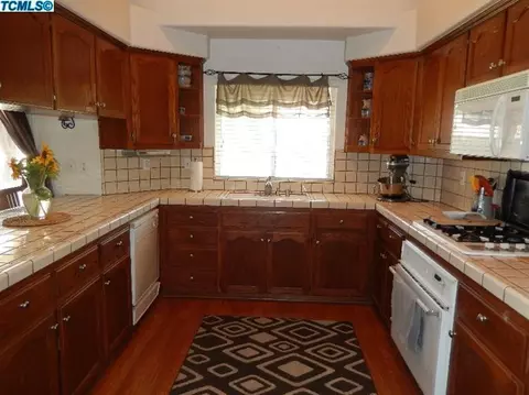 3739 E Paradise Ave, Visalia, CA 93292 photo 8