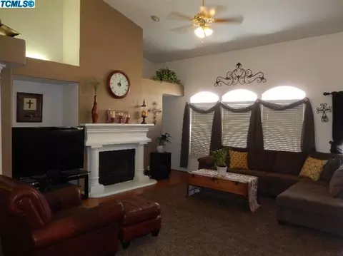3739 E Paradise Ave, Visalia, CA 93292 photo 4