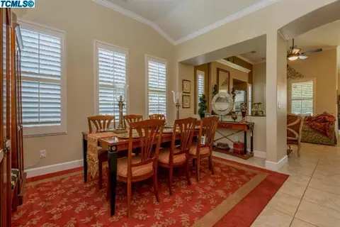 97 W Lester Ave, Clovis, CA 93619 photo 2