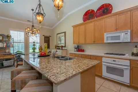 97 W Lester Ave, Clovis, CA 93619 photo 8