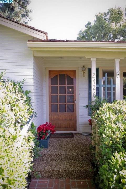 2426 E Westcott Ave, Visalia, CA 93292 photo 3