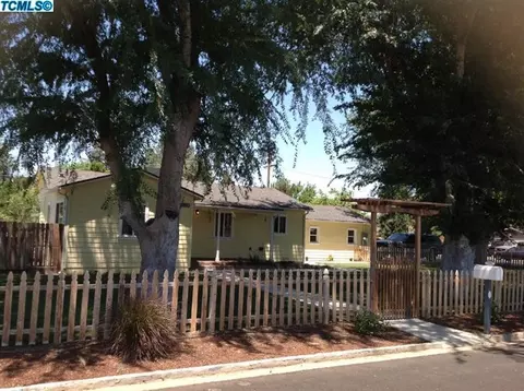 2334 E Westcott Ave, Visalia, CA 93292 photo 2