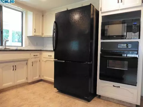 2539 E Howard Ave, Visalia, CA 93277 photo 11