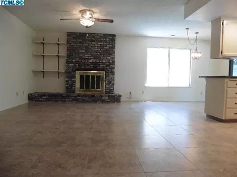 2539 E Howard Ave, Visalia, CA 93277 photo 12