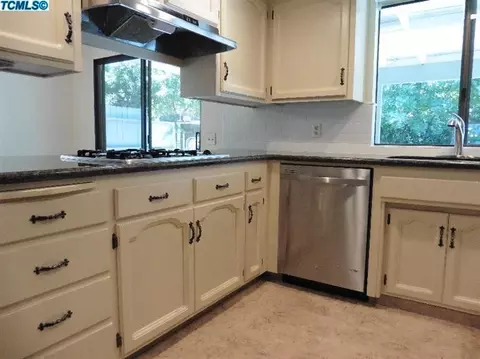 2539 E Howard Ave, Visalia, CA 93277 photo 10